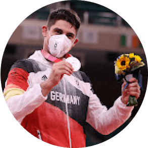 Eduard Trippel nach einem Sieg